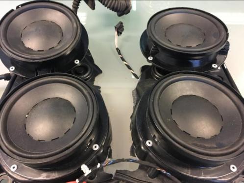 Compleet Volkswagen dynaudio speakerset met versterker