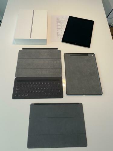 Complete Apple iPad Pro 12,9 Inch met Smart Keybord en hoes