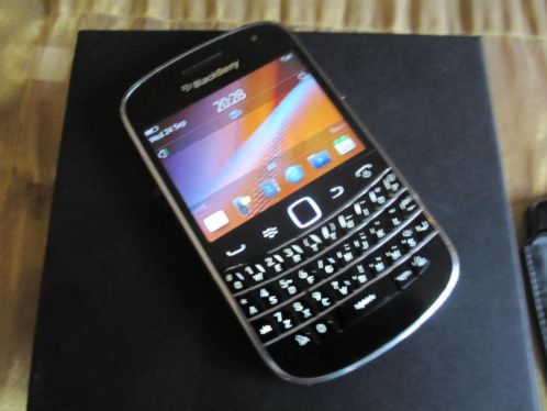 Complete Blackberry Bold Touch 9900
