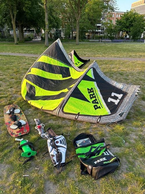 Complete kiteset Naish 11 m2 kite  board  bar  pomp