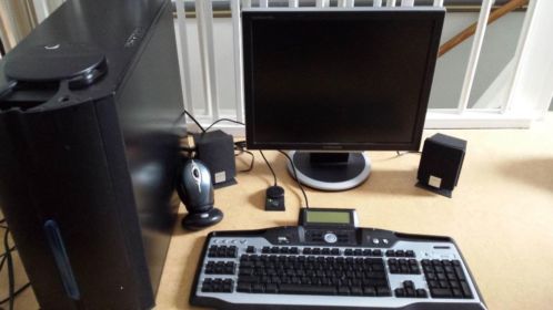 Complete pc 19inch scherm 5.1speakers muis G15 toetsenbord
