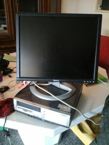 Computer modum en beeldscherm bijna gratis