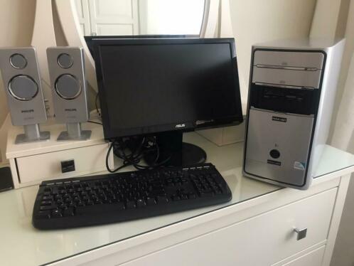 Computer set met speakers etc.