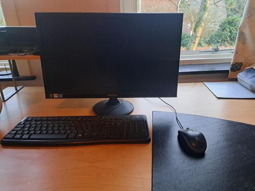 Computerscherm  toetsenbord en muis