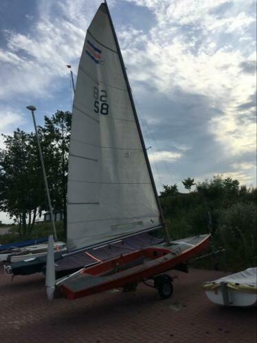 Contender eenmans trapezeboot