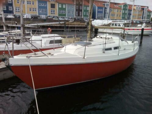 Contest 28, polyester kajuitzeiljacht met inboard diesel