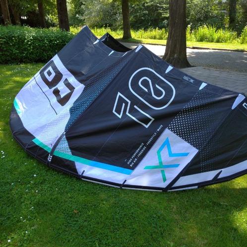 Core XR8 kite met nieuwe sensor bar en nieuwe XL pomp