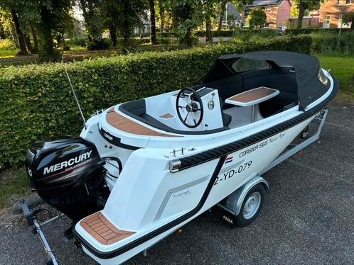 Corsiva 565 New Age Tender met Mercury 40pk en Pega Trailer