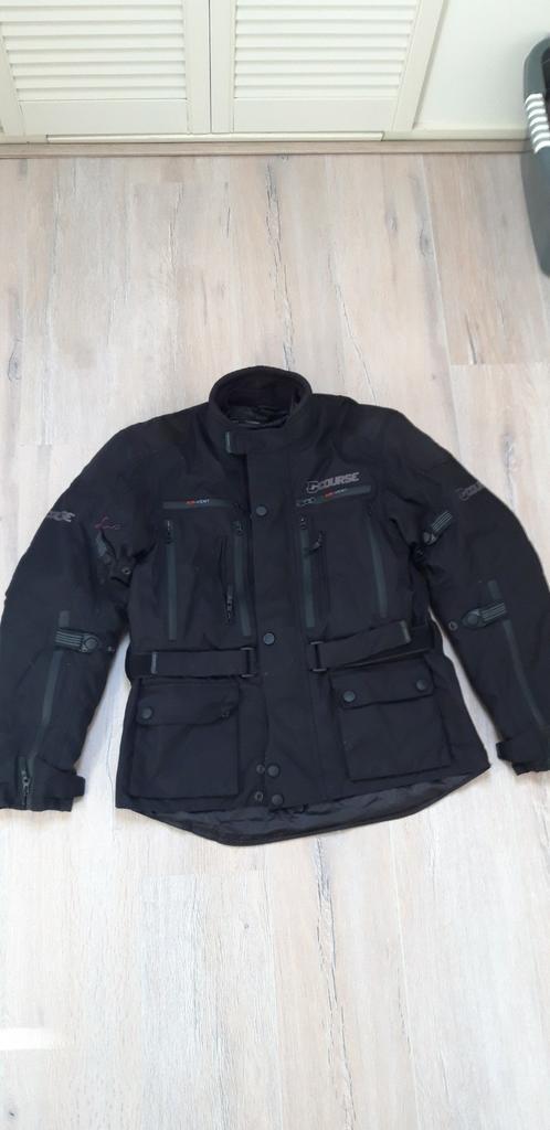 Course maat L 52. Zwart Met uitritsbare wintervoerig