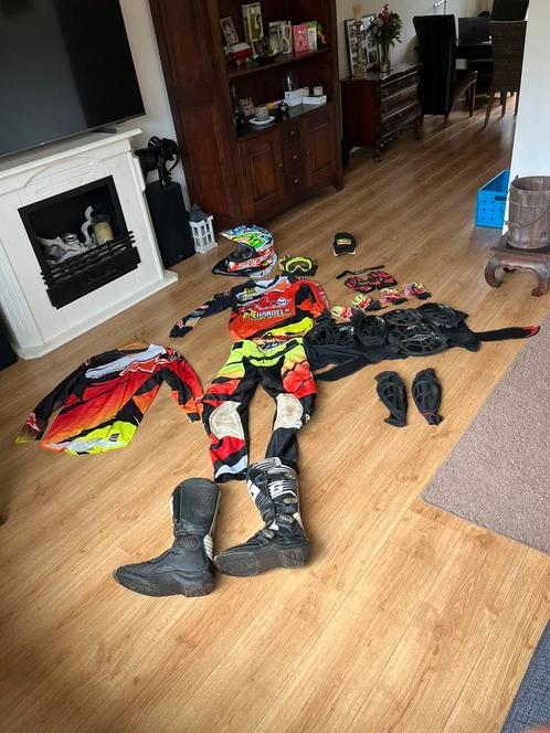cross motor kleren compleet met laarzen, helm,body protector
