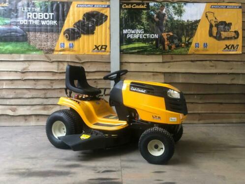 Cub Cadet LT2 NS96 zitmaaier met hydrostaat en zijuitworp