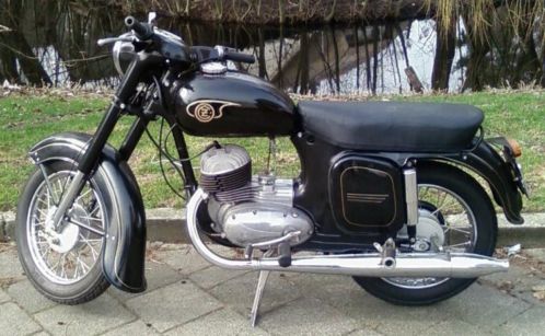 CZ 453 , 125cc , 1966 ( en ook een Jawa 559 )