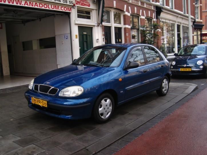 Daewoo Lanos 1.5 5DRS. Centraal, Stuurbek. (bj 1998)