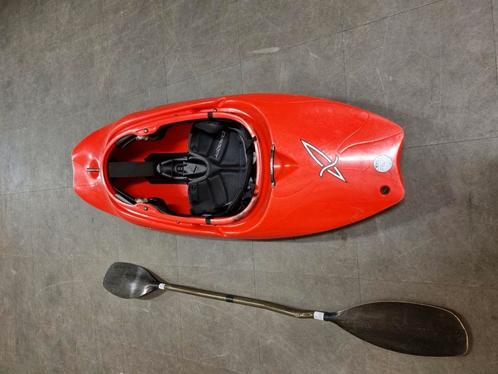 Dagger kingpin 6.2 wildwater kayak met double dutch peddel