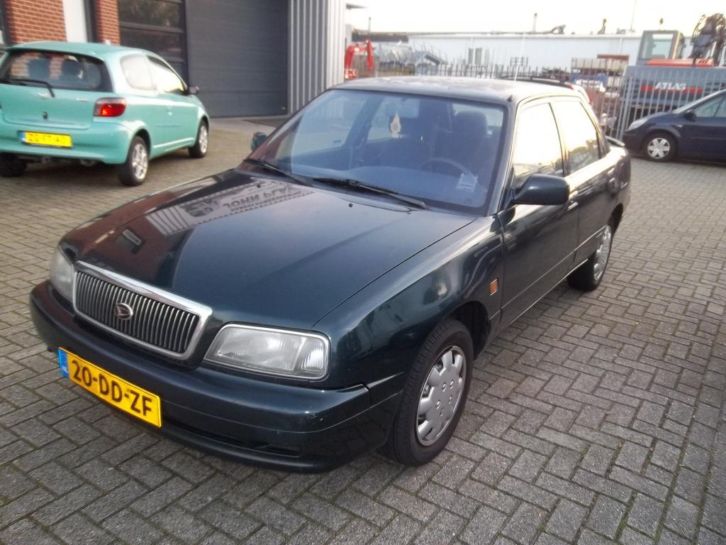 Daihatsu Applause 1.6 16V ,99 zeer luxe uitvoering 154500km