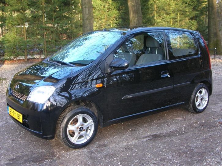 Daihatsu Cuore 1.0 2004 Zwart met stuurbekrachtiging