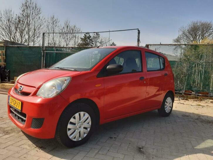 Daihatsu Cuore 1.0 5D 2008 Rood vraag prijs 1,450 euro