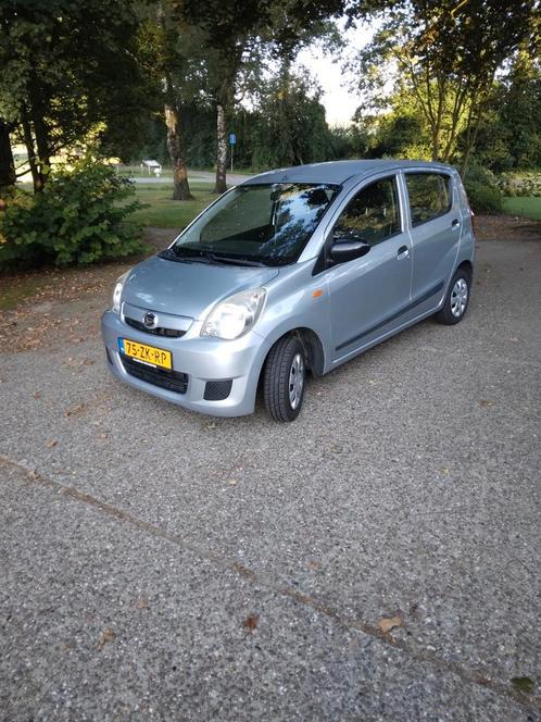 Daihatsu cuore 1.0 5d 51kw 2008 Zilvergrijs.