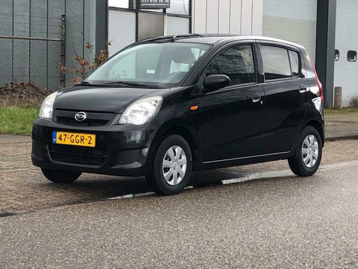 Daihatsu Cuore 1.0 Trend 5D Black NIEUWE APK bij Aflevering