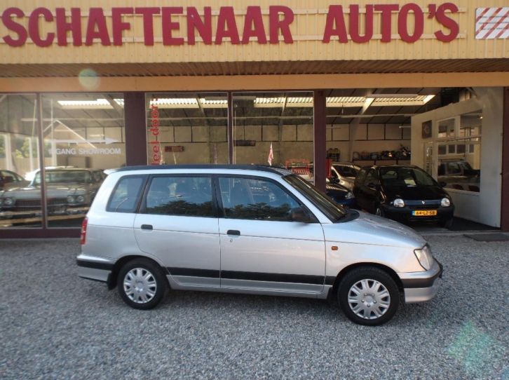 Daihatsu Gran-Move 1.6 AUTMAAT 2002 Grijs vandaag 1950.-