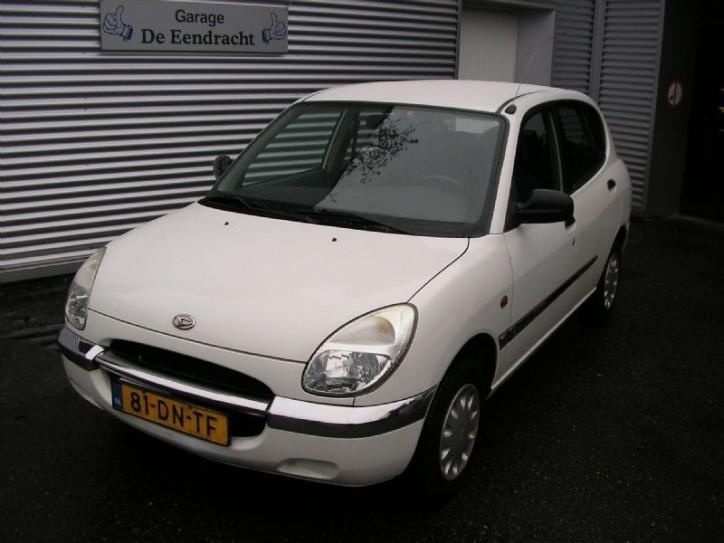 Daihatsu Sirion 1.0-12V XTi (bj 1999)