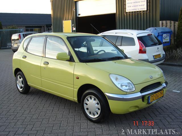 Daihatsu Sirion 1.0-12V XTi,Stuurbekrachtiging,APK 10-11-2015 met boekjes en NAP 