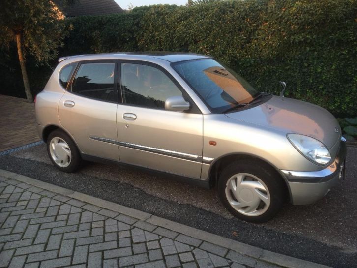 Daihatsu Sirion 1.0 1998 Grijs