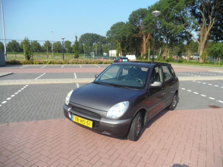 Daihatsu Sirion 1.0 1998 Grijs  AIRCO, Alles Electrisch