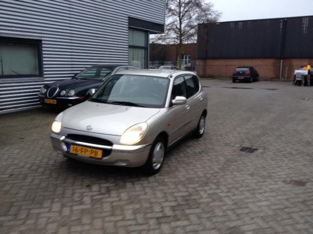 Daihatsu Sirion 1.0 2000 Grijs