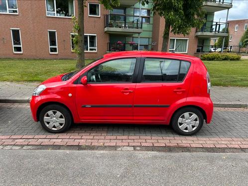 Daihatsu Sirion 1.0 51KW 2007 Rood met nieuwe APK