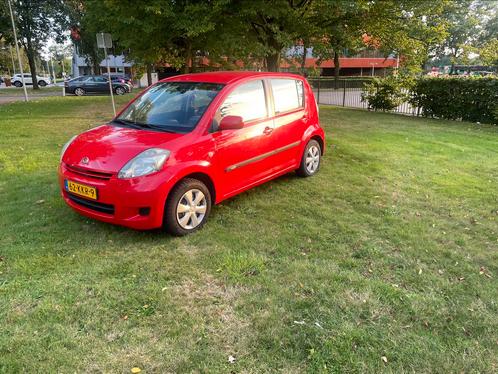 Daihatsu Sirion 1.0 51KW 2009 Rood met airco