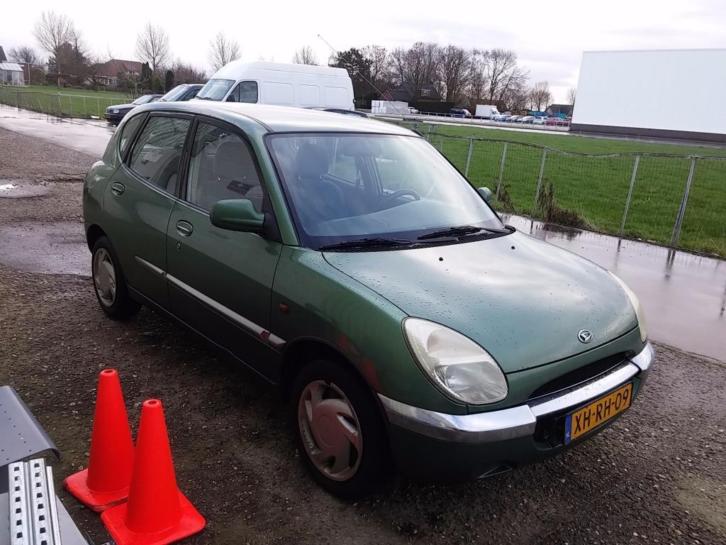 Daihatsu Sirion 1.0 AUTOMAAT 5drs stuurbekrachtiging airco 