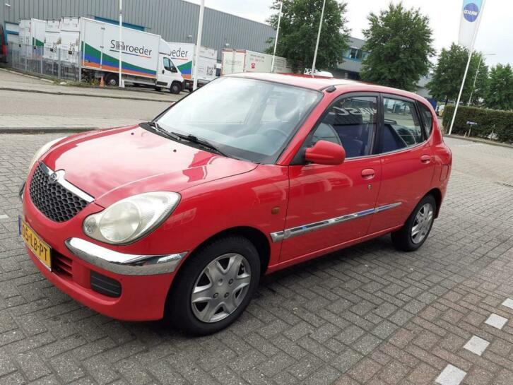 Daihatsu Sirion 1.0 STI 2002 Rood