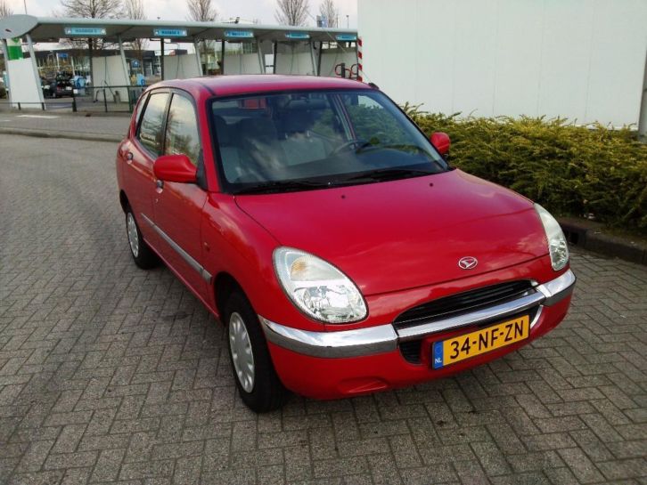Daihatsu Sirion 1.0 STI 2003 Rood