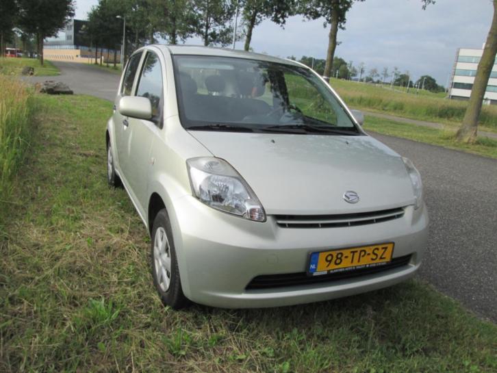 Daihatsu Sirion 2.0 2007 Beige