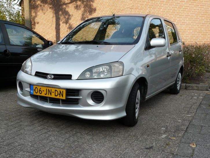 Daihatsu YRV 1.0 2002 Grijs. In zeer goede staat, MET AIRCO.