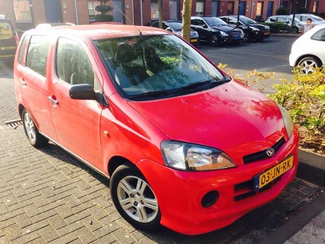 Daihatsu YRV 1.0 2002 Rood in een perfecte staat 