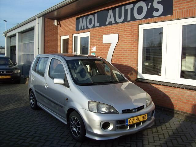 Daihatsu YRV 1.3-16V S