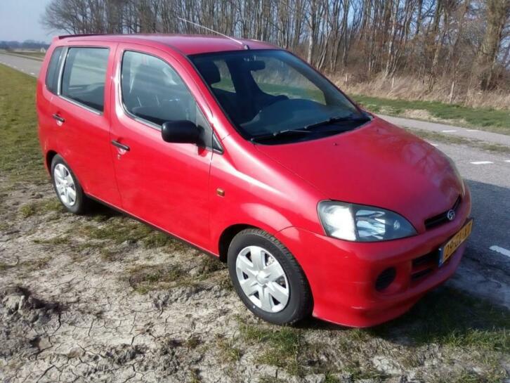 Daihatsu YRV 1.3 AUT 2002 Rood