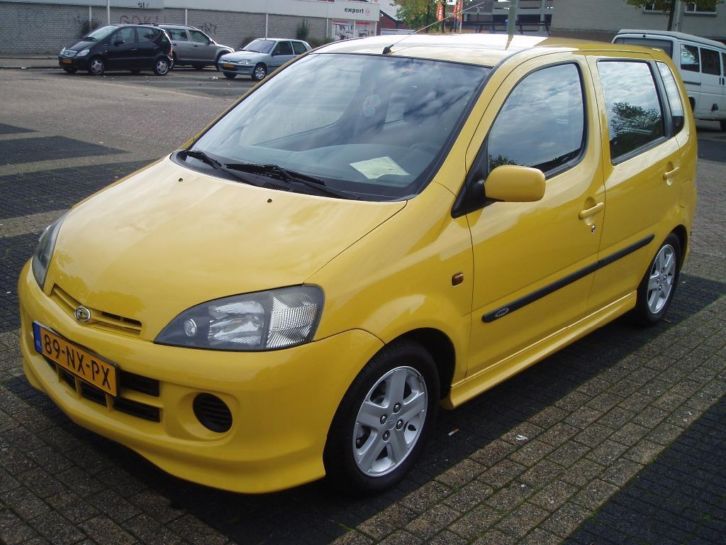 Daihatsu YRV 1.3 S 2004 Geel met weinig kilometers