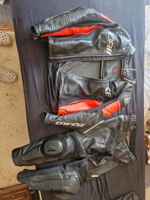 Dainese motorpak Maat 48, 1 pak, 2 delig. Zwart. Met rood.