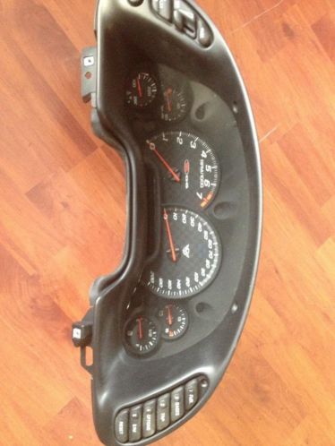 Dashboard Corvette Z06 C5 2004 met head up display