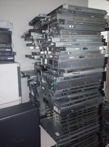 Datacentrum opruiming, - 100 servers in de verkoop  