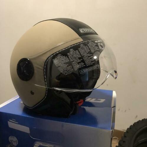 De goedkoopste motor-scooterhelm van Nederland