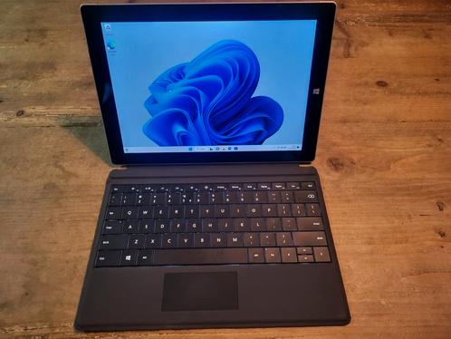 De Microsoft Surface 3 2 in 1 laptop met SSD