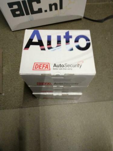 DEFA auto security, drie stuks.