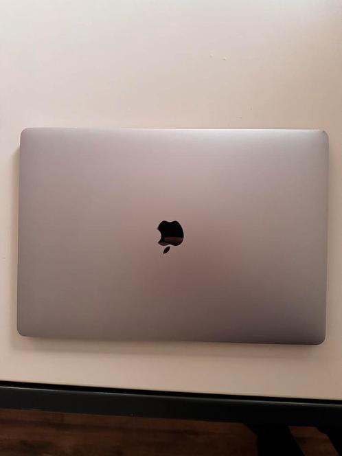 Defect Apple MacBook Pro 17 Model A2141