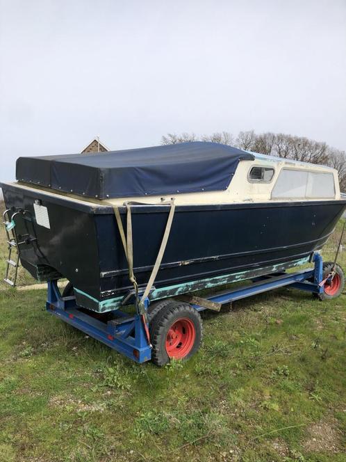 Degelijke boot trailer, met polyester boot
