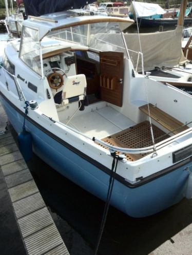 Degelijke kajuit zeilboot 