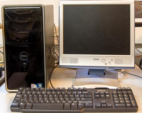 Dell INSPIRON desktop computer met keyboard en scherm